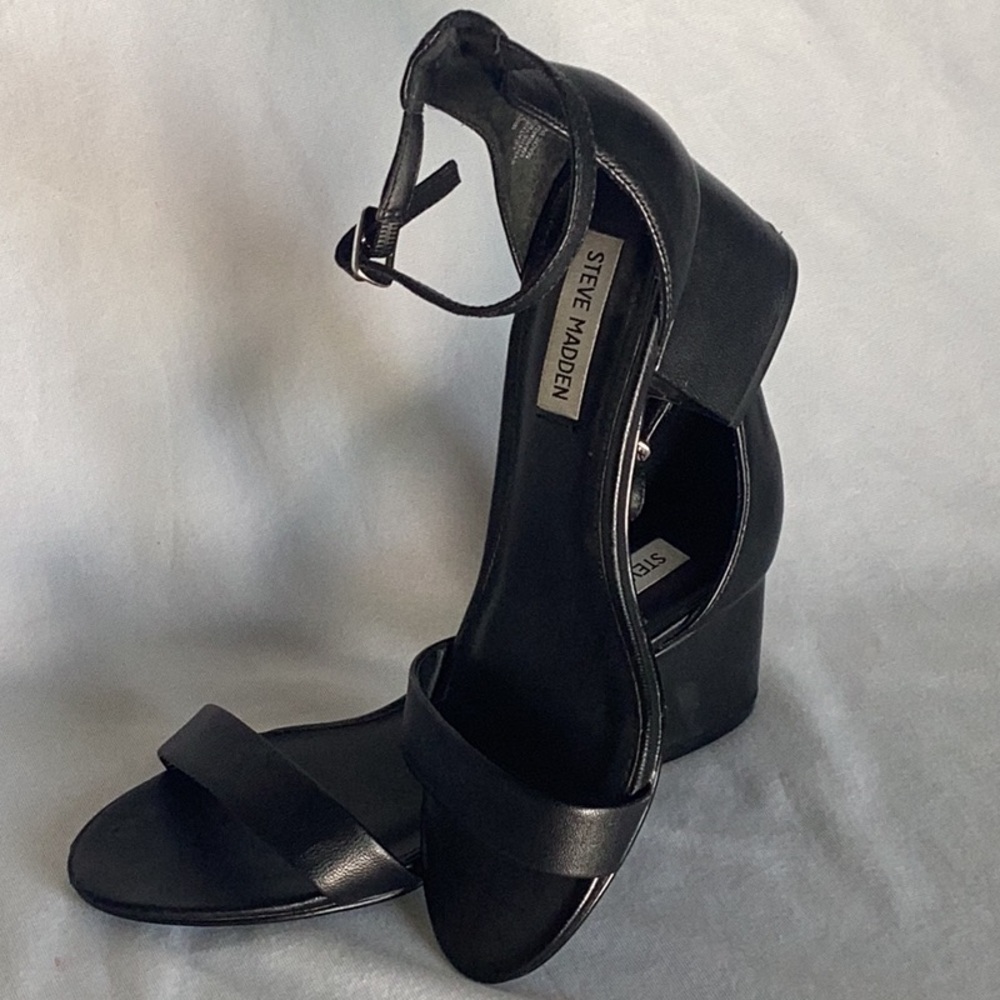 STEVE MADDEN SHOES - Picture 2 of 9